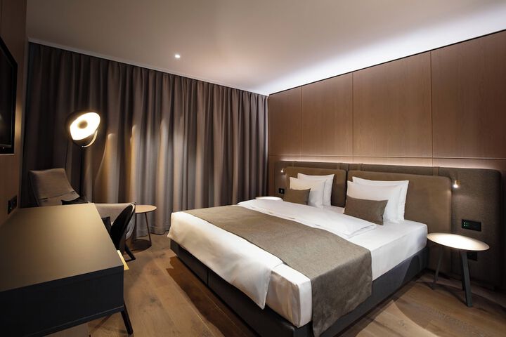 Room 12 of 72