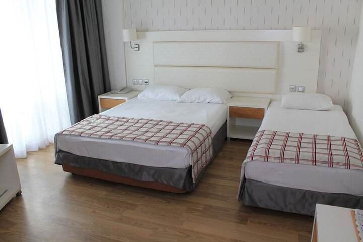 Room 28 of 68