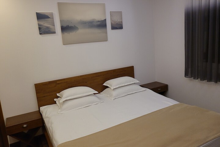 Room 8 of 40