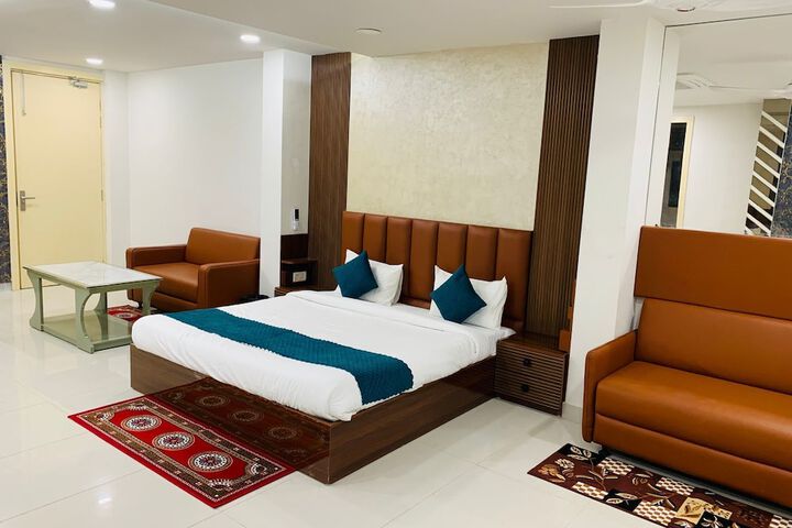 Room 7 of 19