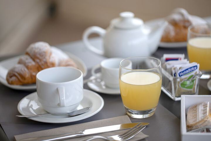 Breakfast/Coffee Service 23 of 27