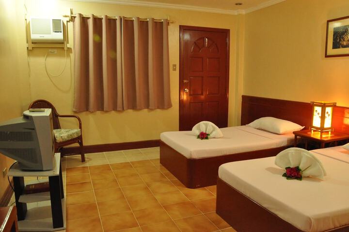 Room 10 of 32