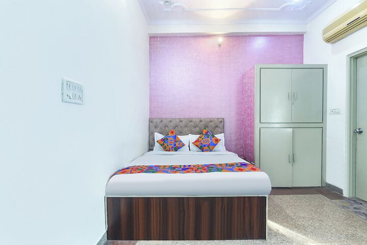 Room 13 of 32