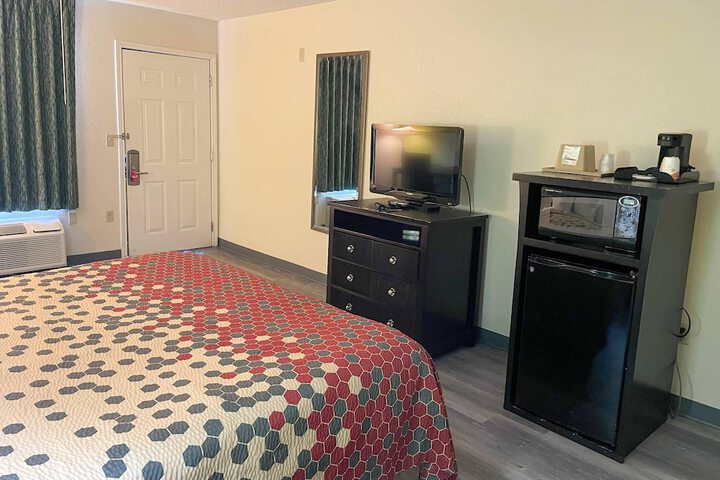 Room 13 of 30