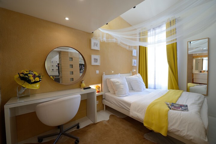 Room 223 of 648
