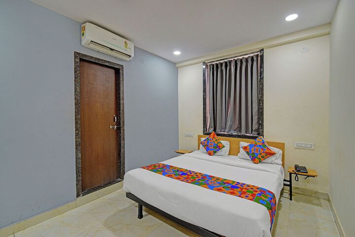 Room 12 of 27