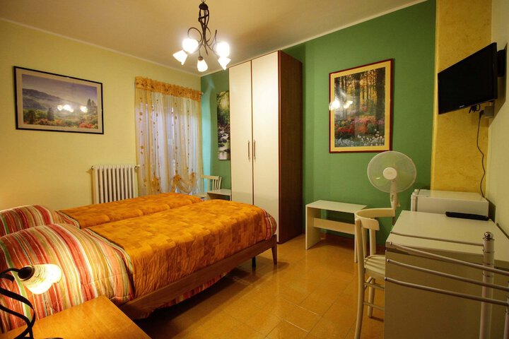 Room 10 of 82
