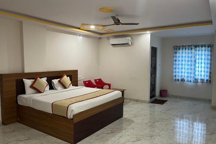 Room 12 of 27