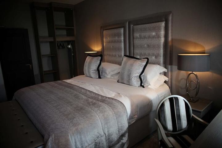 Room 6 of 62