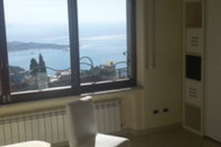 Room 10 of 24