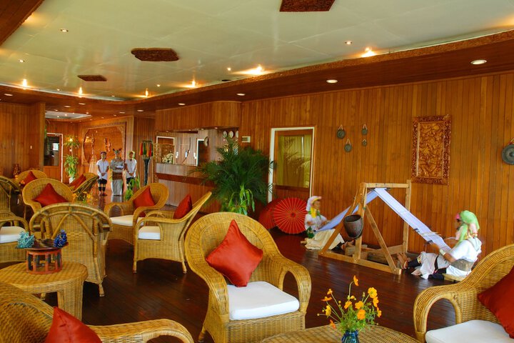 Entrance & Lobby