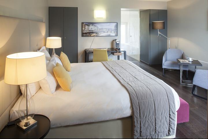 Room 10 of 80