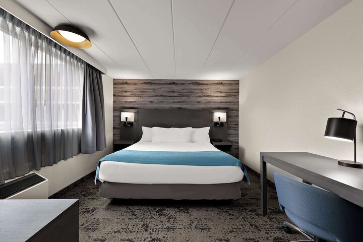 Room 16 of 76