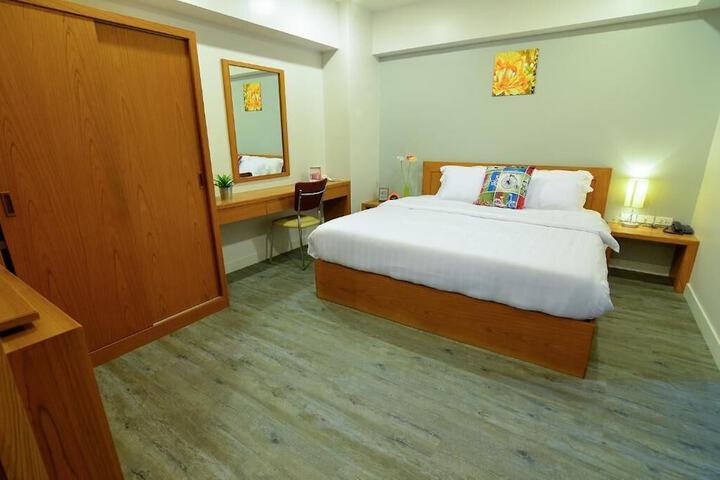 Room 10 of 30