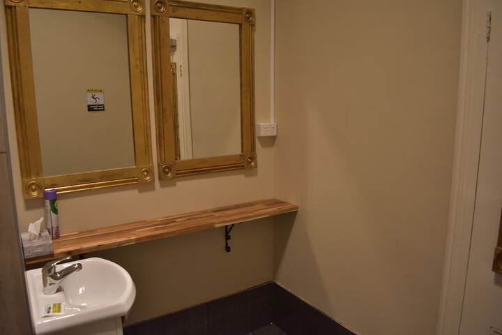 Room 12 of 31