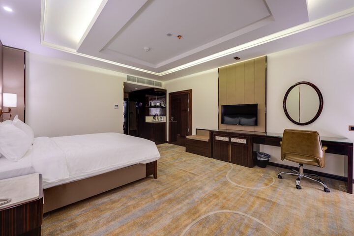 Room 17 of 83