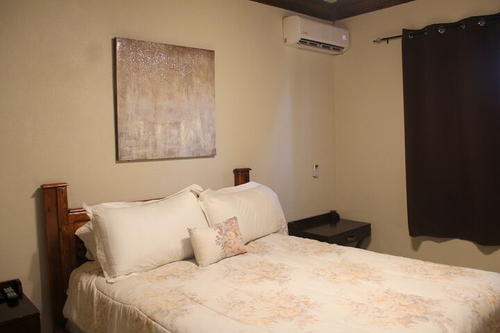 Room 28 of 83