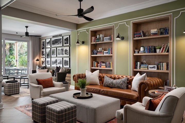 Lounge 50 of 64