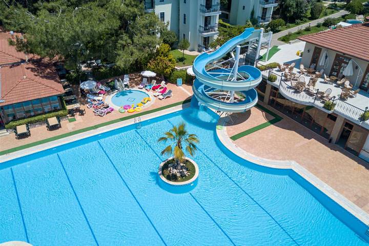 Pools & Facilities