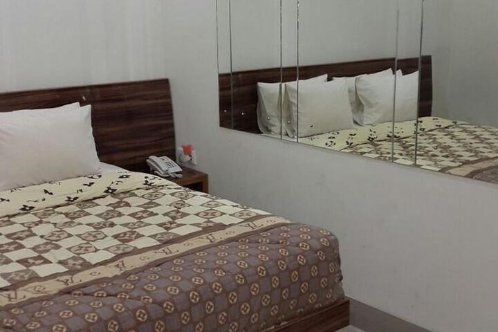 Room 2 of 6