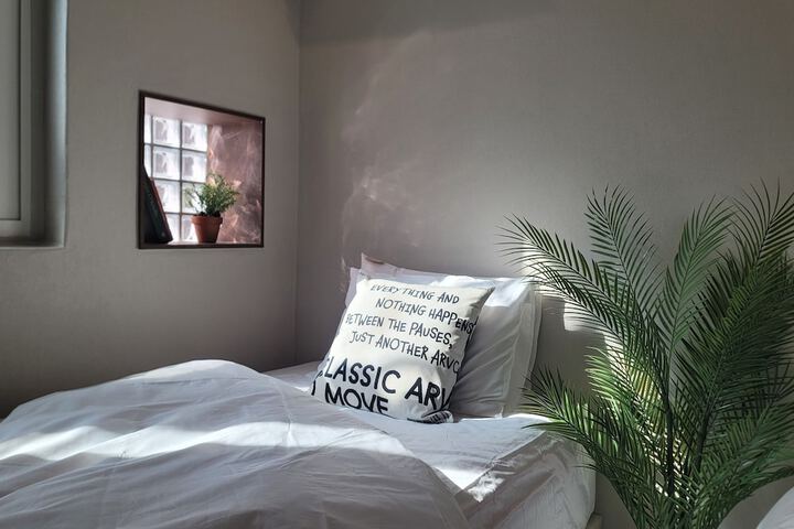 Room 13 of 32