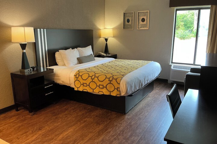 Room 11 of 14