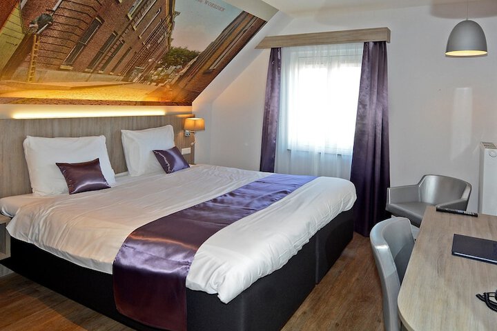 Room 5 of 44