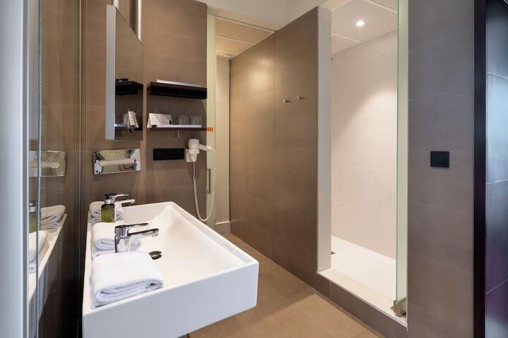 Clean Restrooms
