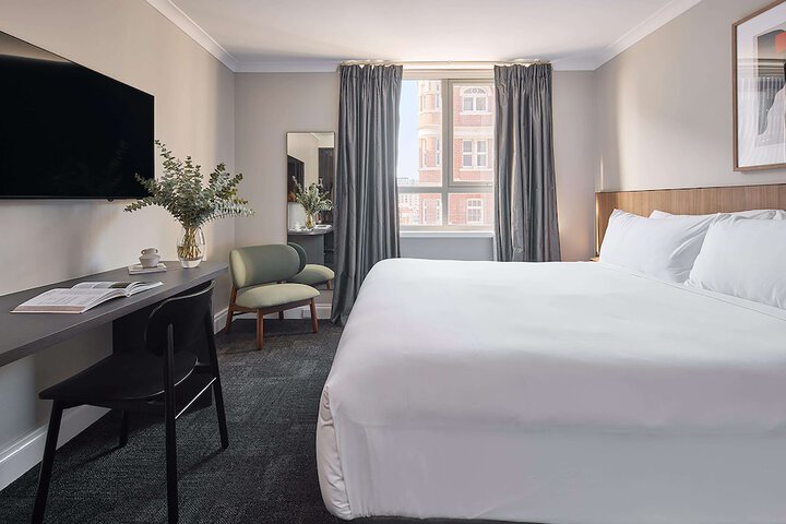 Room 10 of 27