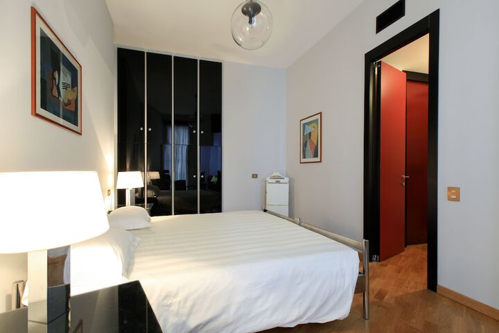 Room 2 of 106