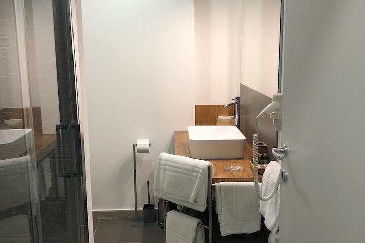 Room 16 of 21