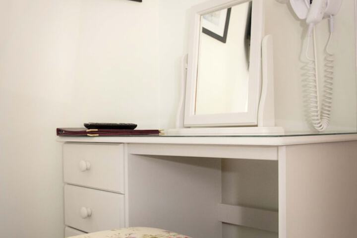 Room 3 of 33