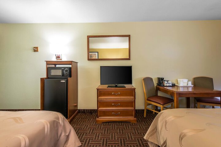 Room 15 of 68