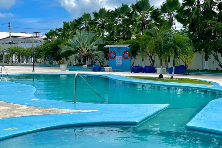 Pool 17 of 33