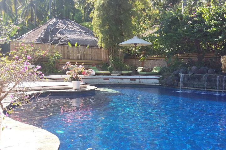 Hotel with Pool