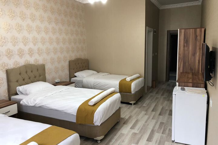 Room 9 of 12