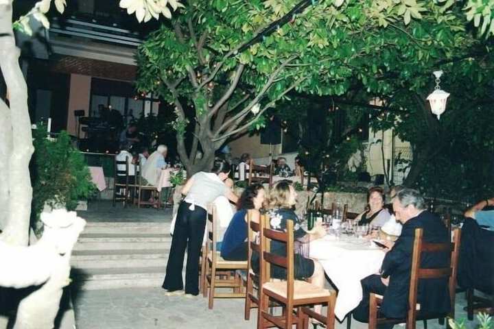 Dining 9 of 15