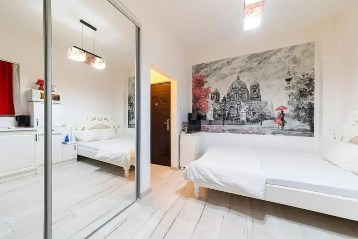 Room 5 of 10
