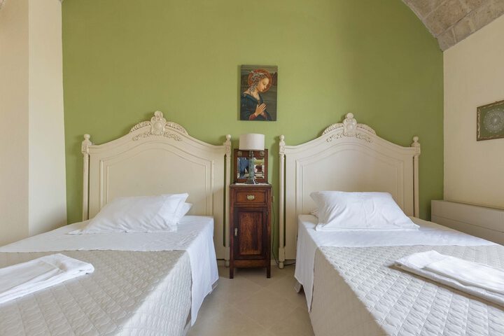 Room 2 of 63