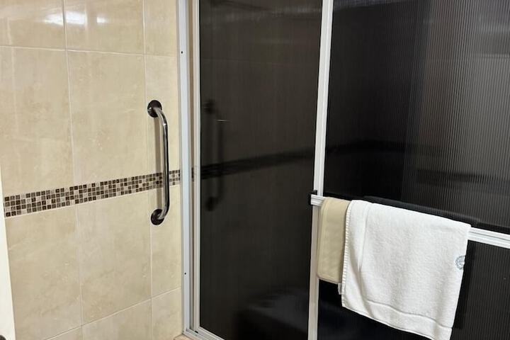 Room 10 of 26