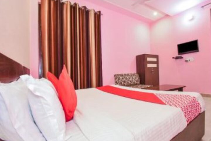 OYO 29558 Hotel Dzire