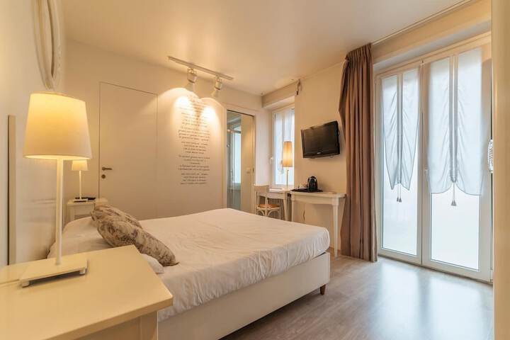 Room 8 of 41