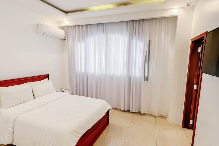 Room 26 of 87