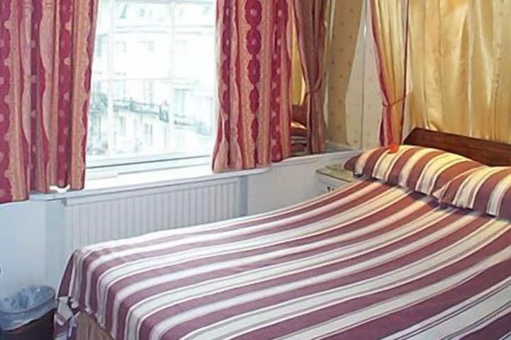 Room 18 of 25