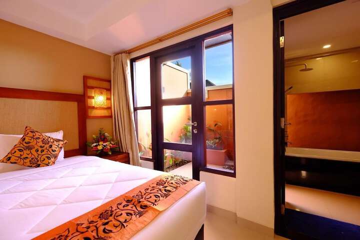 Room 12 of 77