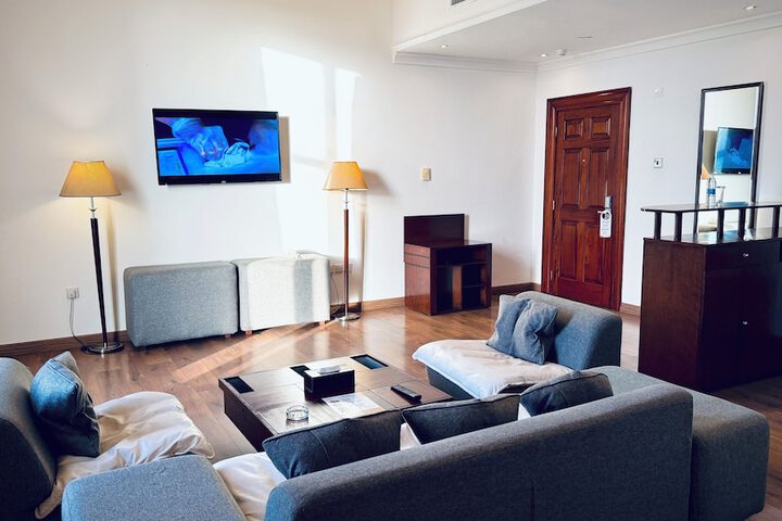 Room 19 of 37
