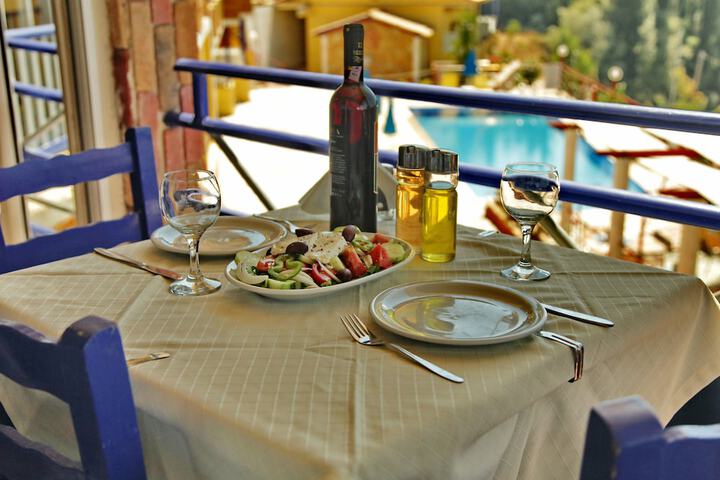 Dining 39 of 50