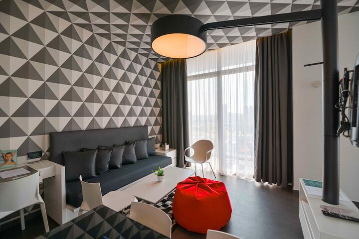 Room 43 of 100