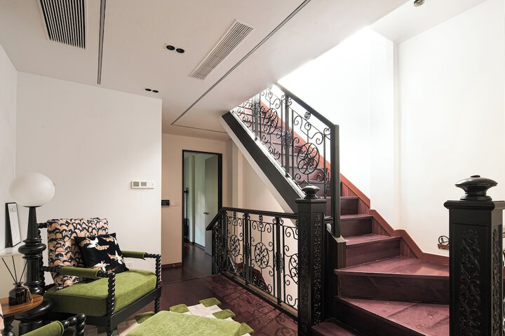 Room 4 of 17