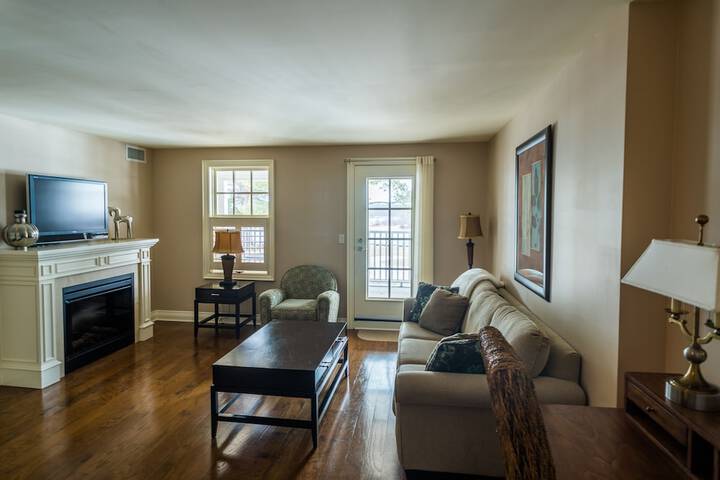 1 King Bed Executive Waterside Loft (26 of 30)